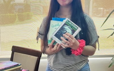 Donación de libros por alumna