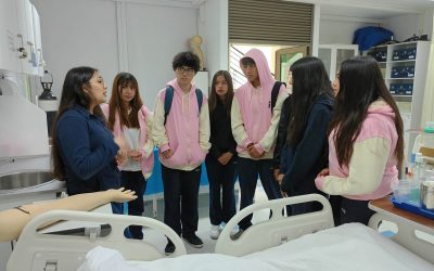 Alumnos visitan Facultad de Medicina de la Universidad de Valparaíso