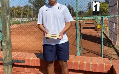 Destacada participación de alumno en tenis